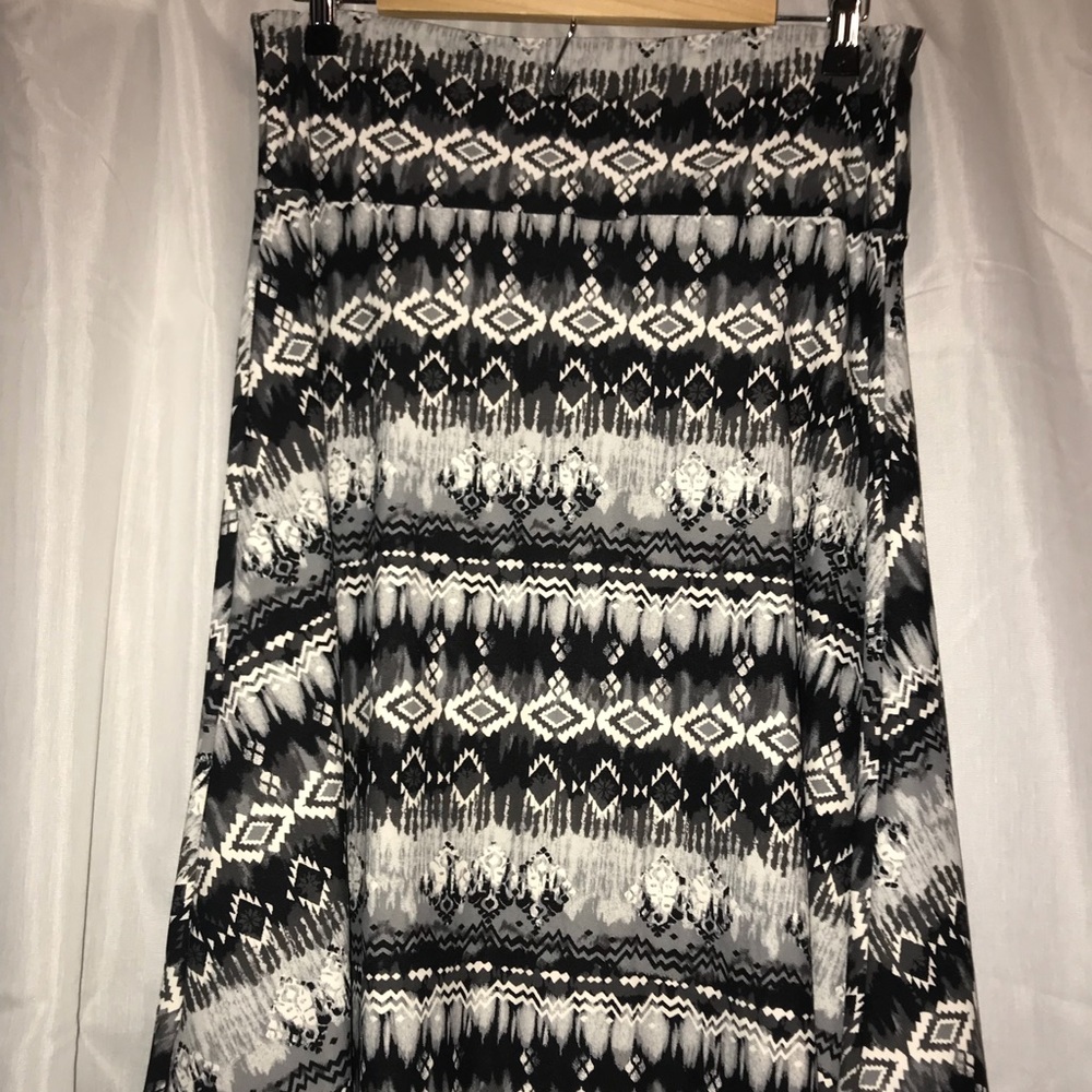 LuLaRoe size L Azure knee length skirt a-line